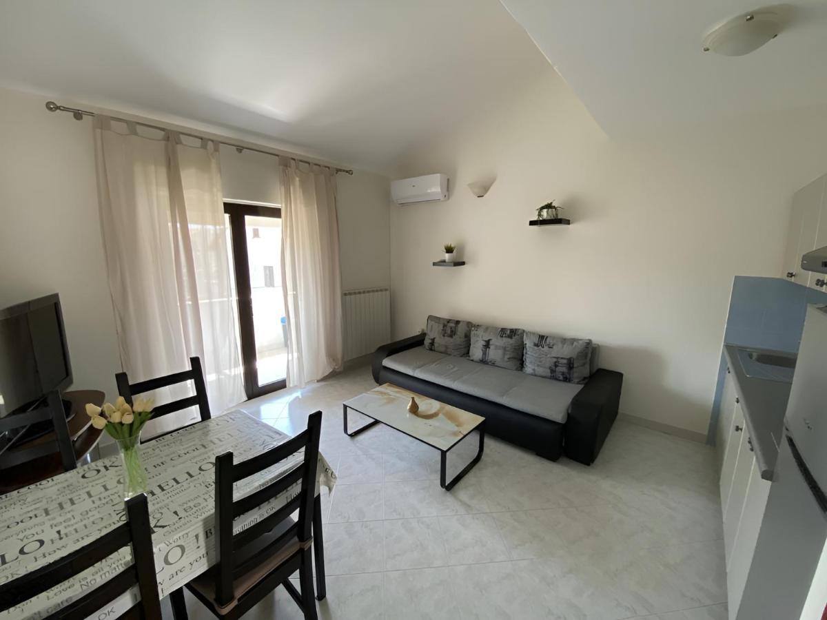 Apartmani Ana Borovac فونتانا المظهر الخارجي الصورة